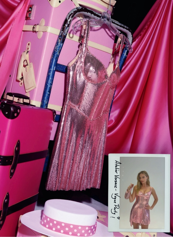 Barbie (TM): The World Tour by MARGOT ROBBIE 9780789345578